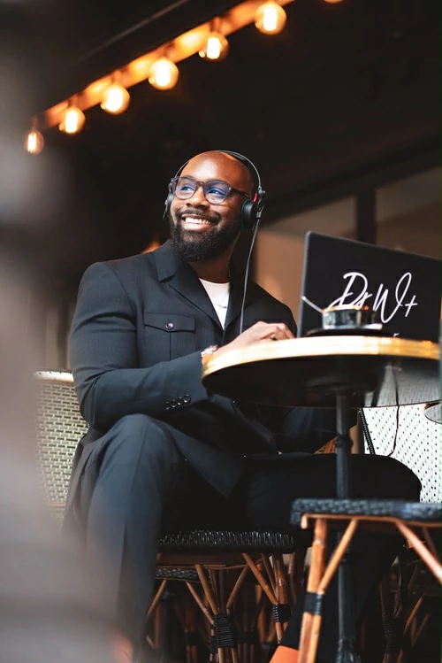 djwplus-dj-mariages-portrait-6 Photo représentant DjW+ DJ mariages